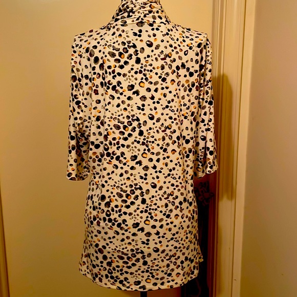LIKE NEW Versatile Shawl Collar Blouse - Picture 4 of 7